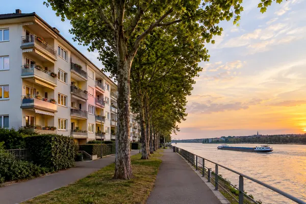 Wohnhaus an der Rheinpromenade in Biebrich